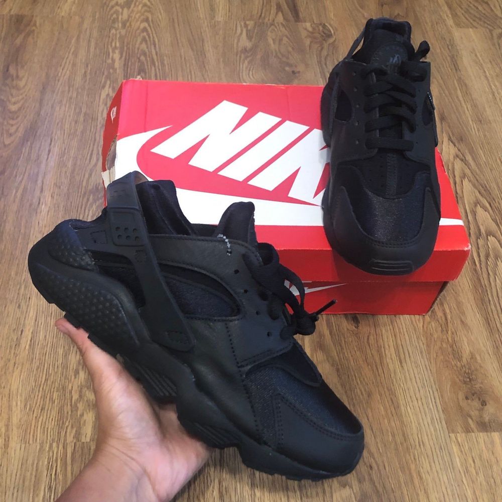 Nike air huarache black shoes sneakers women’s 8